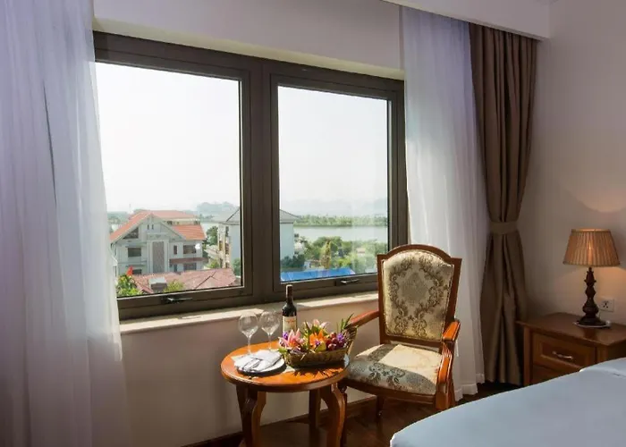 New Day Khách sạn 4*